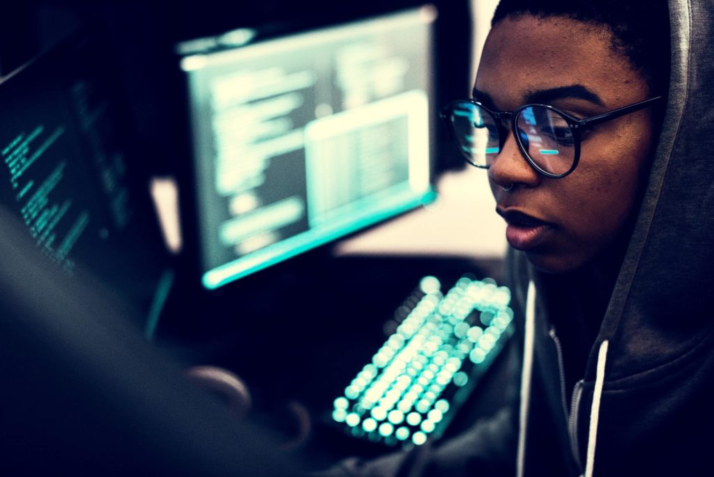 homem programando
