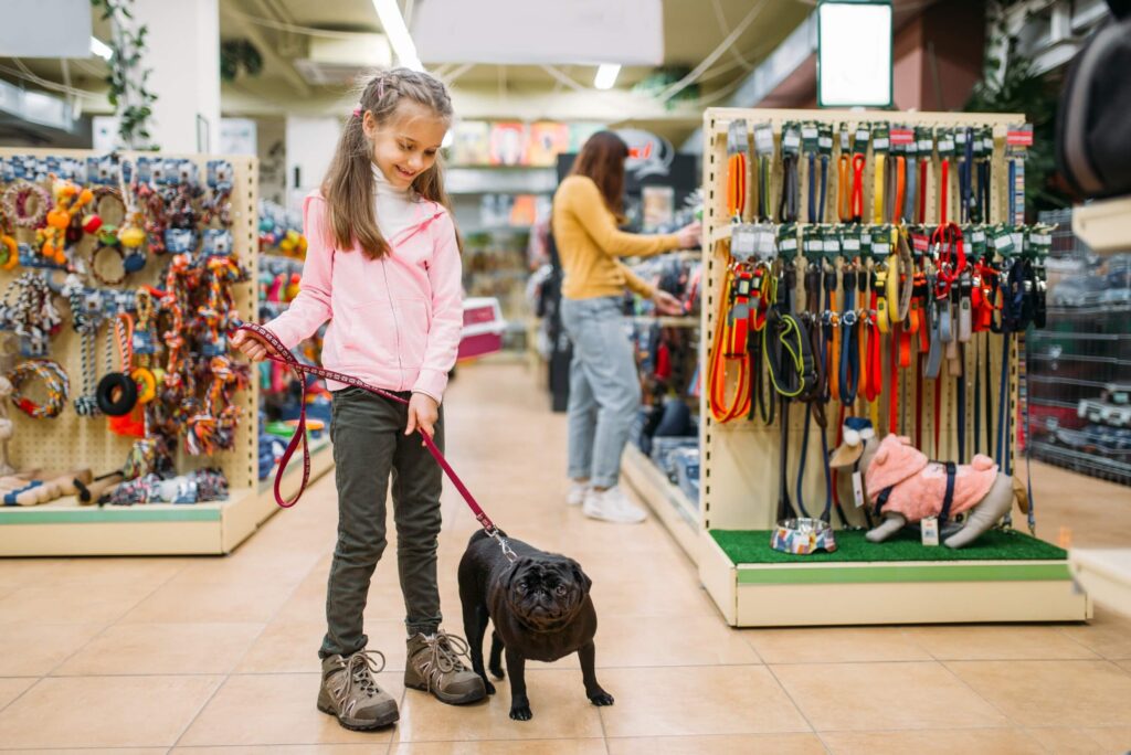 menina com cachorro